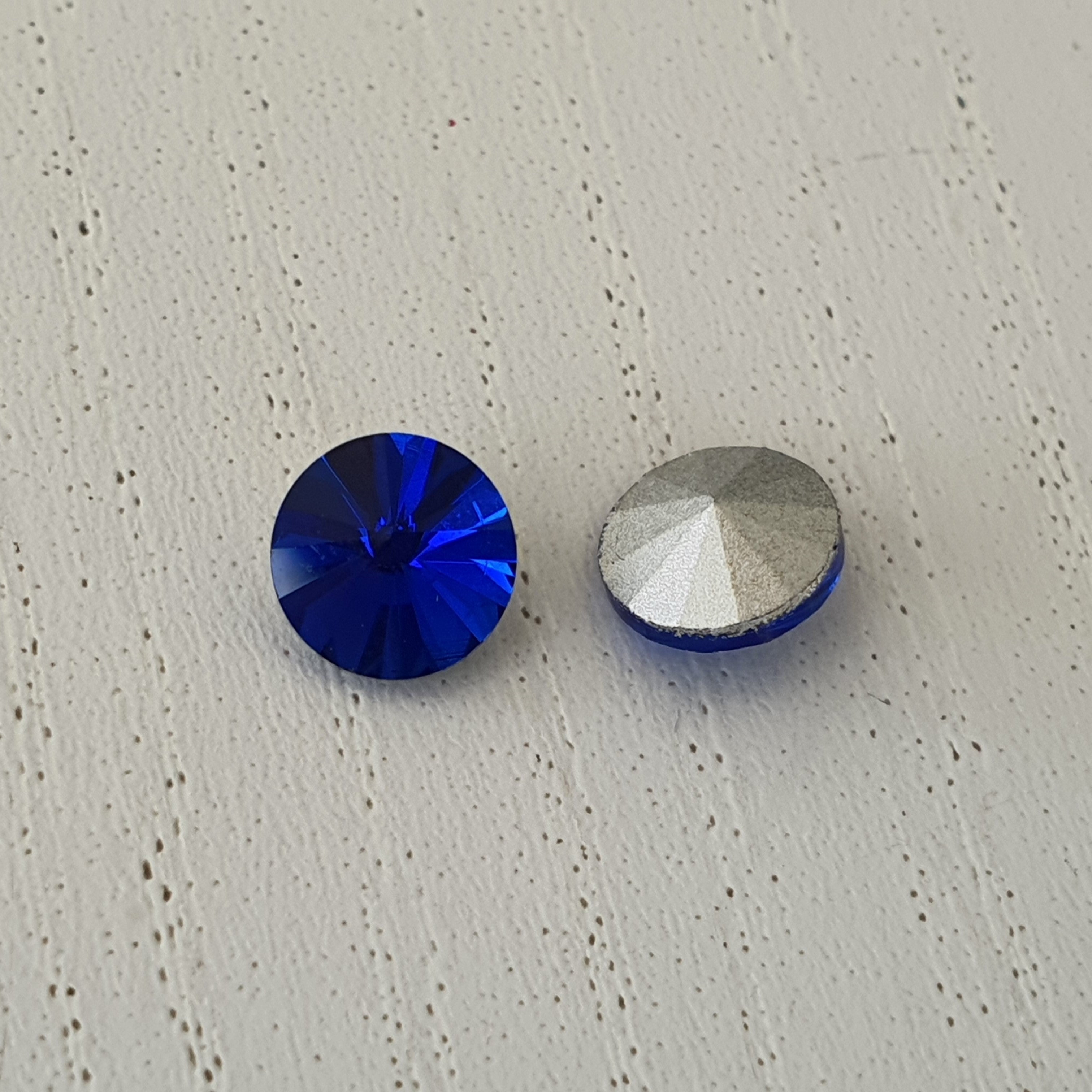 Rivoli Point Back Crystals