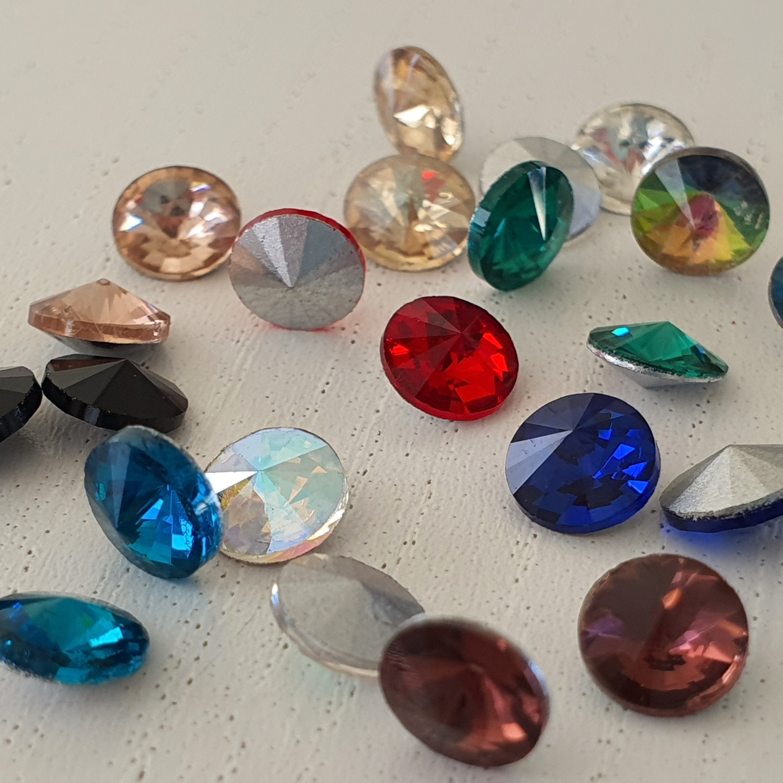 Rivoli Point Back Crystals