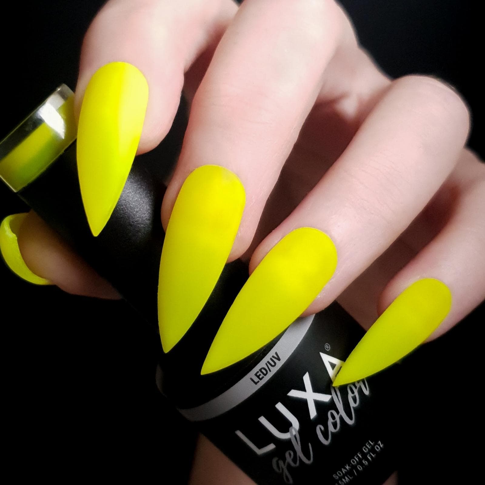Luxapolish Poppin' Daisy