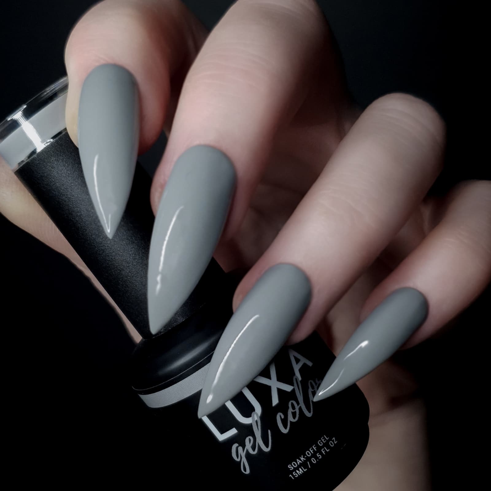 Luxa Throwin' Shade